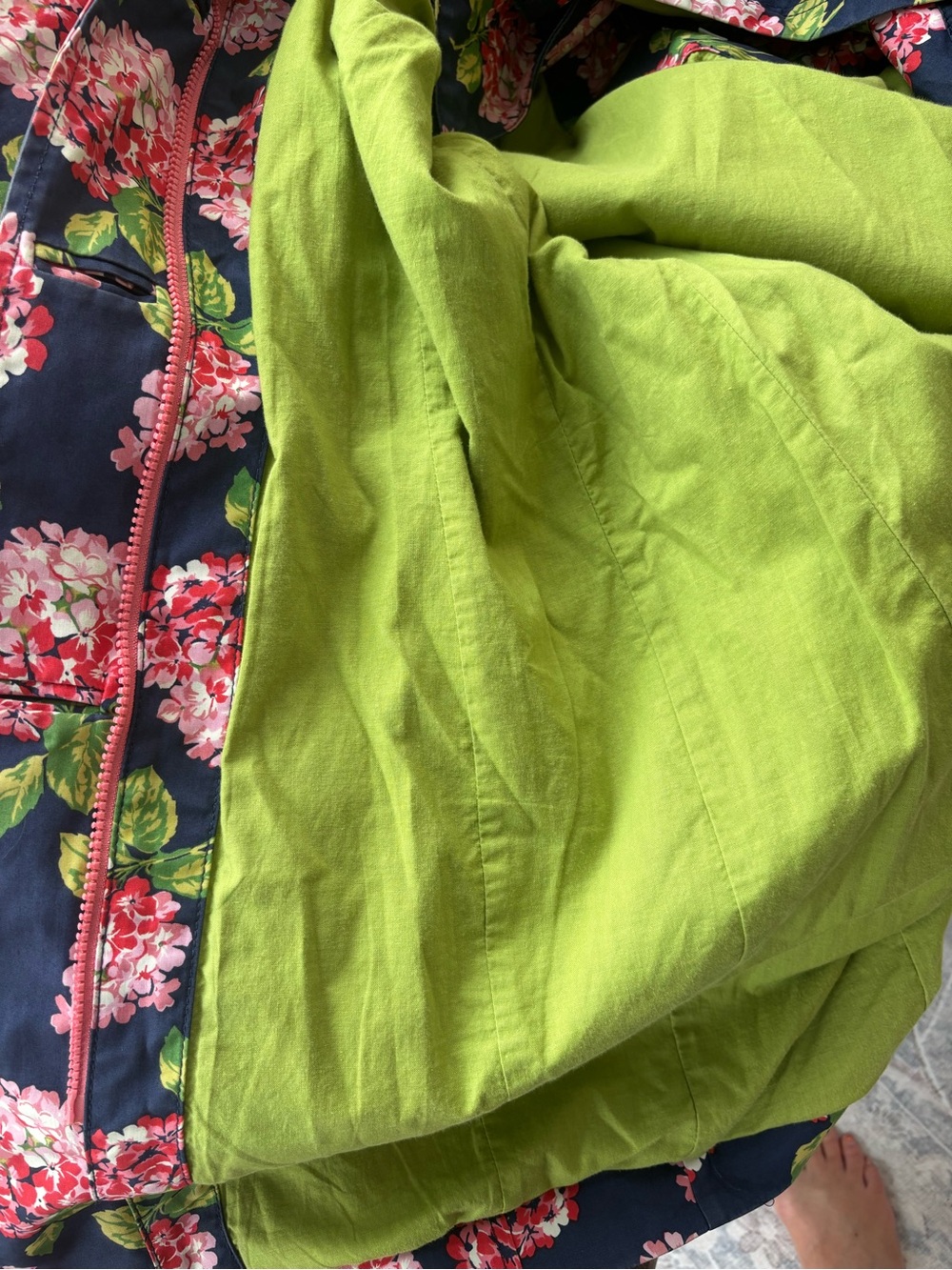 Boden Hydrangea rain jacket with hood - Picture 3 of 10
